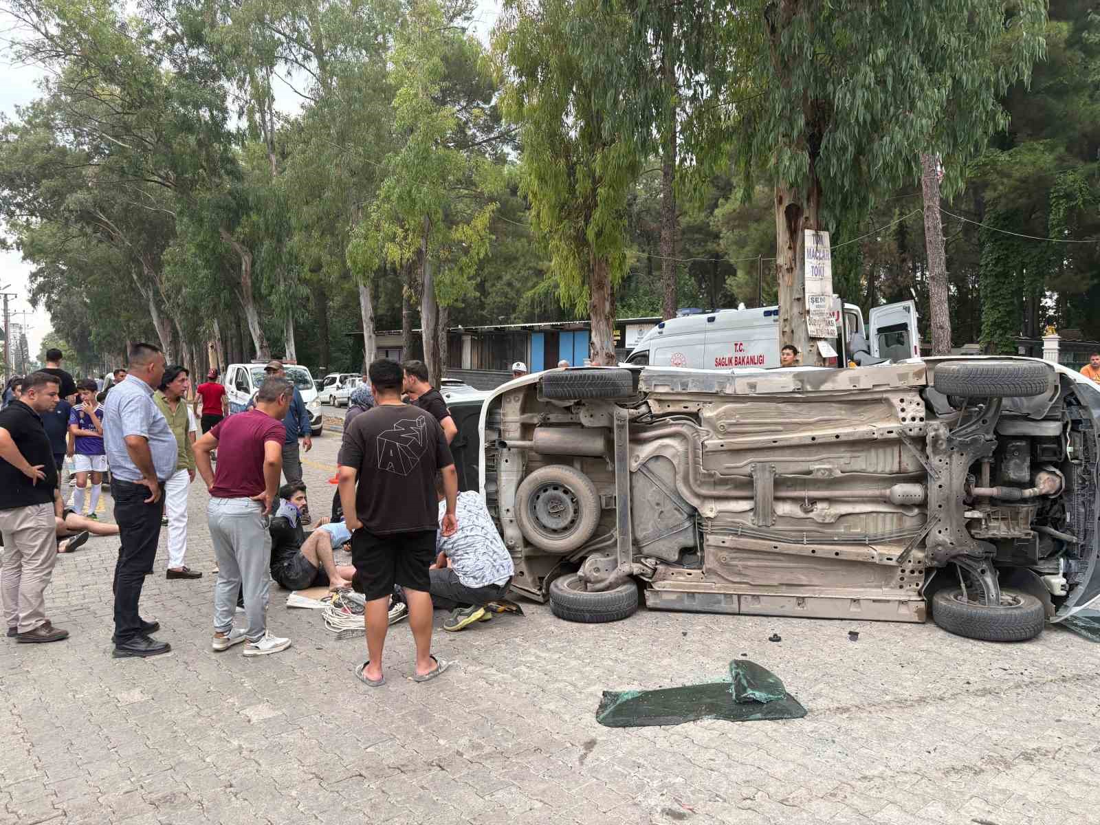 Osmaniye’de otomobil hafif ticari araçla çarpıştı: 5 yaralı
