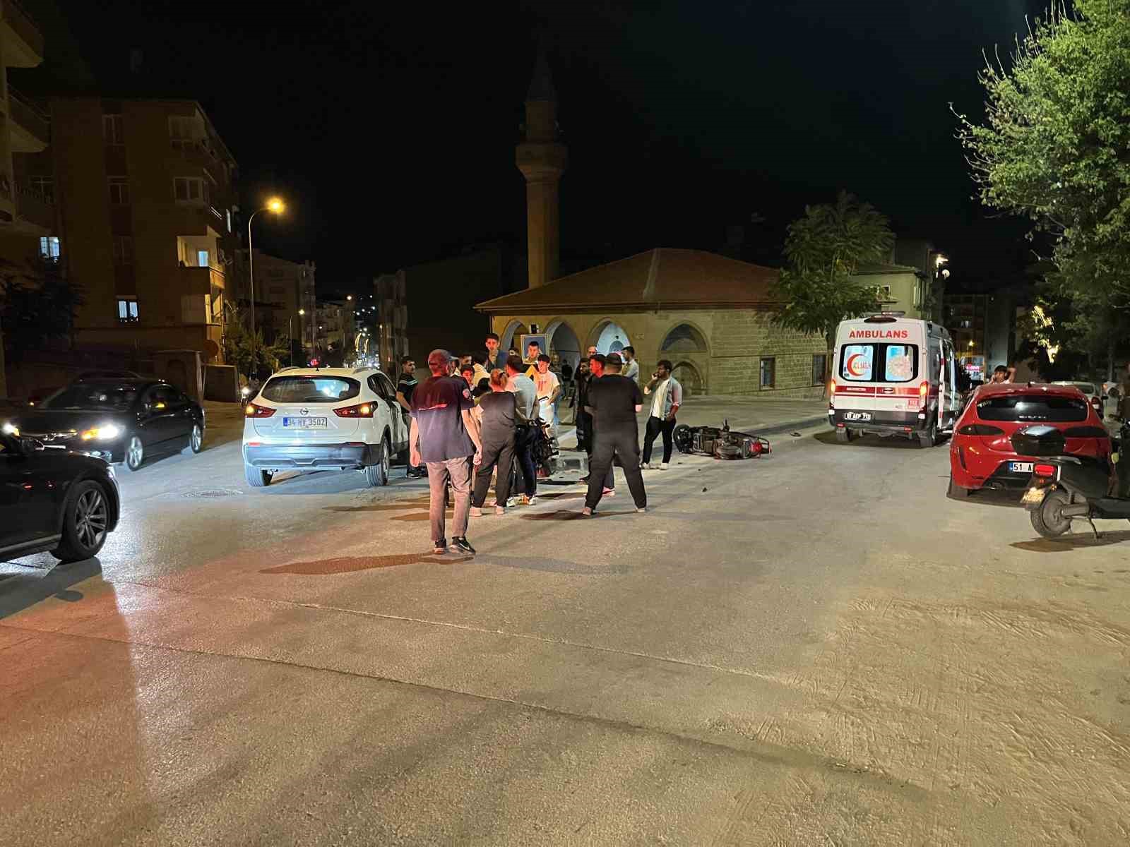 Niğde’de motosiklet ile otomobil çarpıştı: 1 yaralı