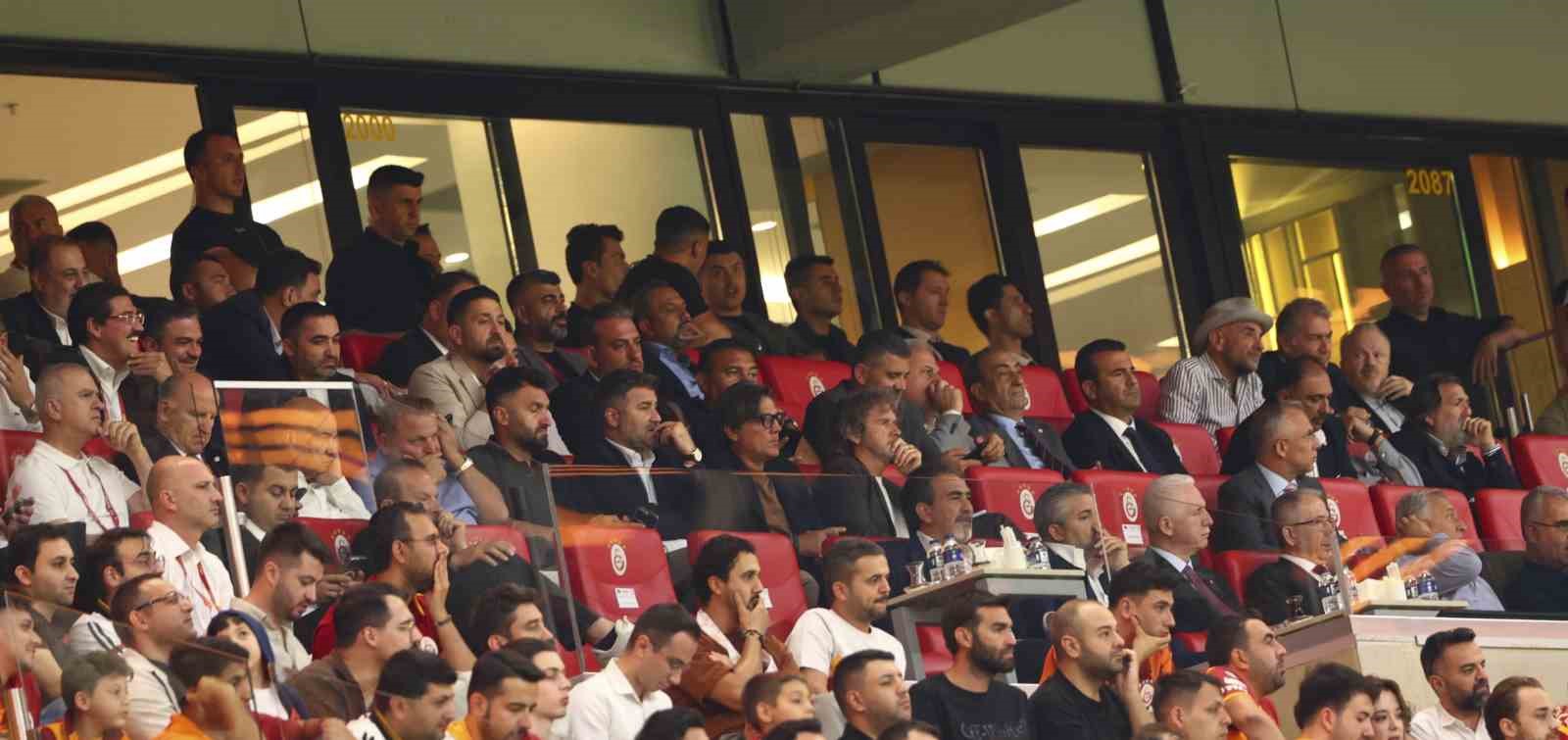 Vincenzo Montella, Galatasaray - Çorum FK maçını statta takip etti