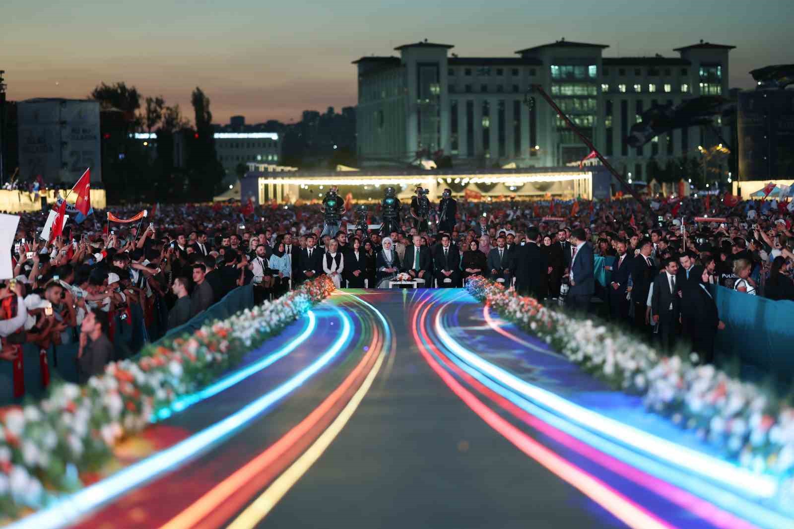 Cumhurbaşkanı Erdoğan: "Allah ömür ve sağlık verirse daha nice yıllar Türkiye’ye hizmet mücadelesi içinde olacağım"