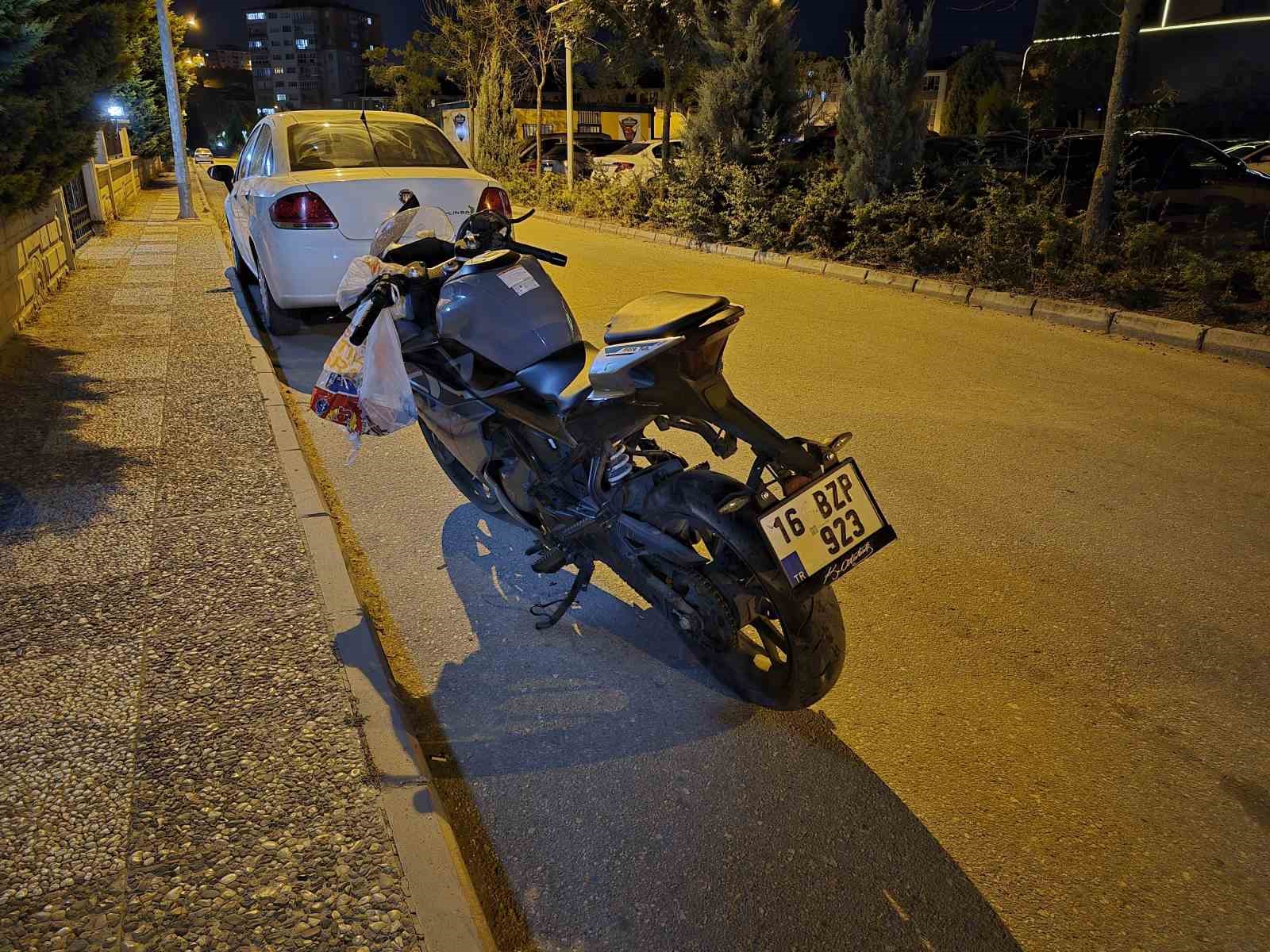 Alkollü sürücünün kullandığı motosiklet kaza yaptı: 2 yaralı