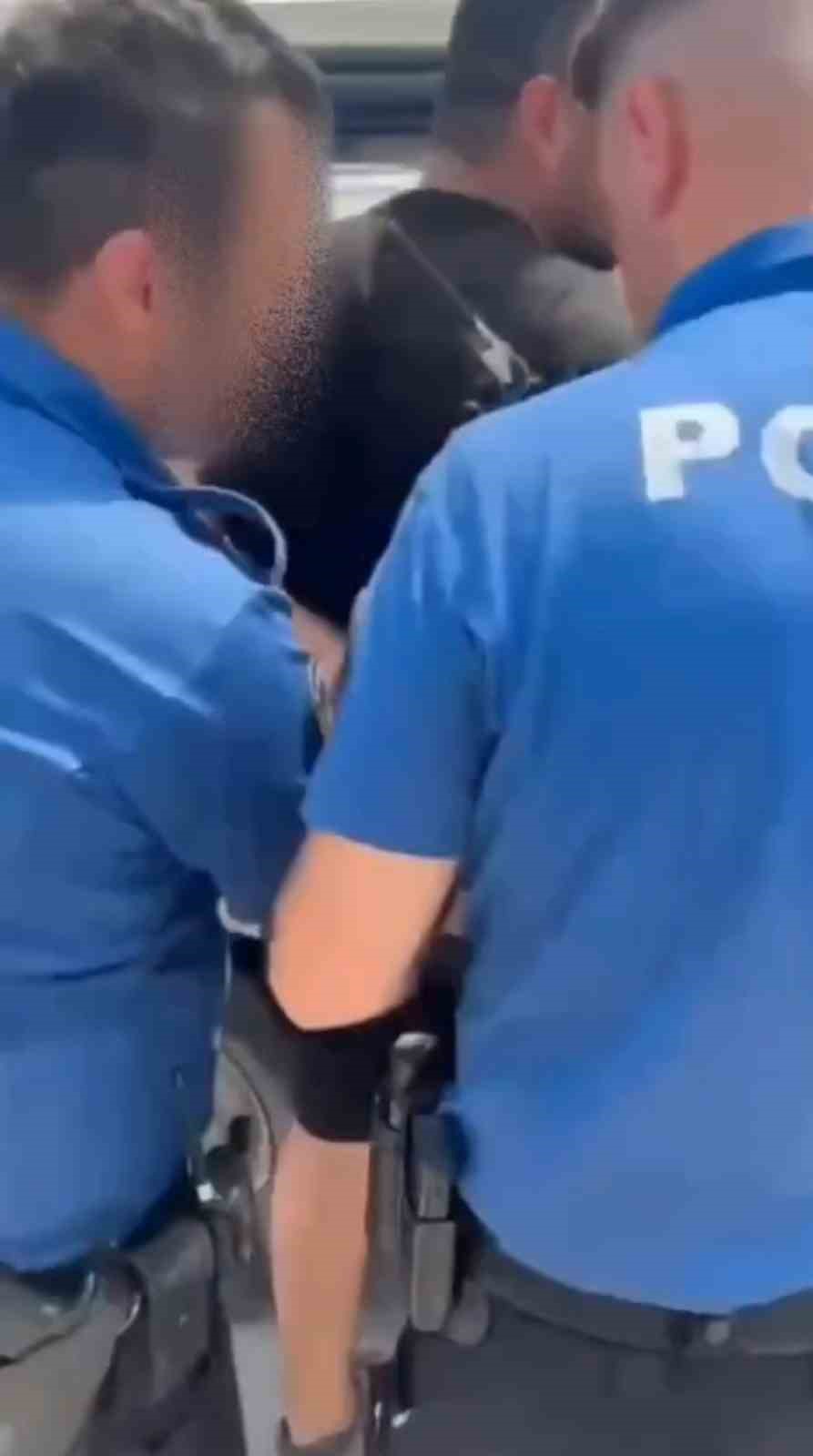 Battaniyenin altına gizlenen şüphelinin 7 yıl 6 ay hapis cezasıyla arandığı ortaya çıktı