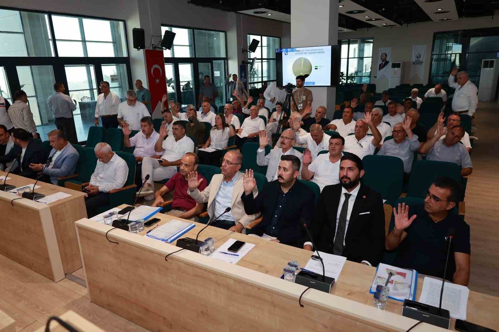 Hatay büyükşehir Belediyesi, savaşın izlerinin silindiği Suriye’nin 2 kentine araç hibe edecek