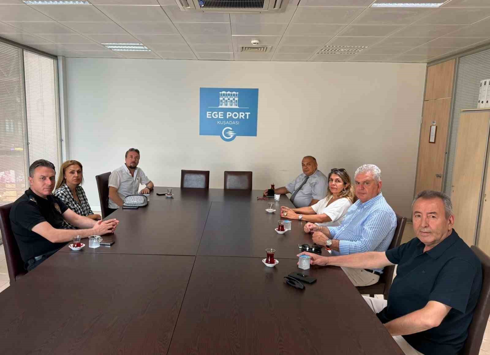 Kuşadası Limanı’nda "indi-bindi" krizi: Sektör temsilcilerinden yeni uygulamaya tepki