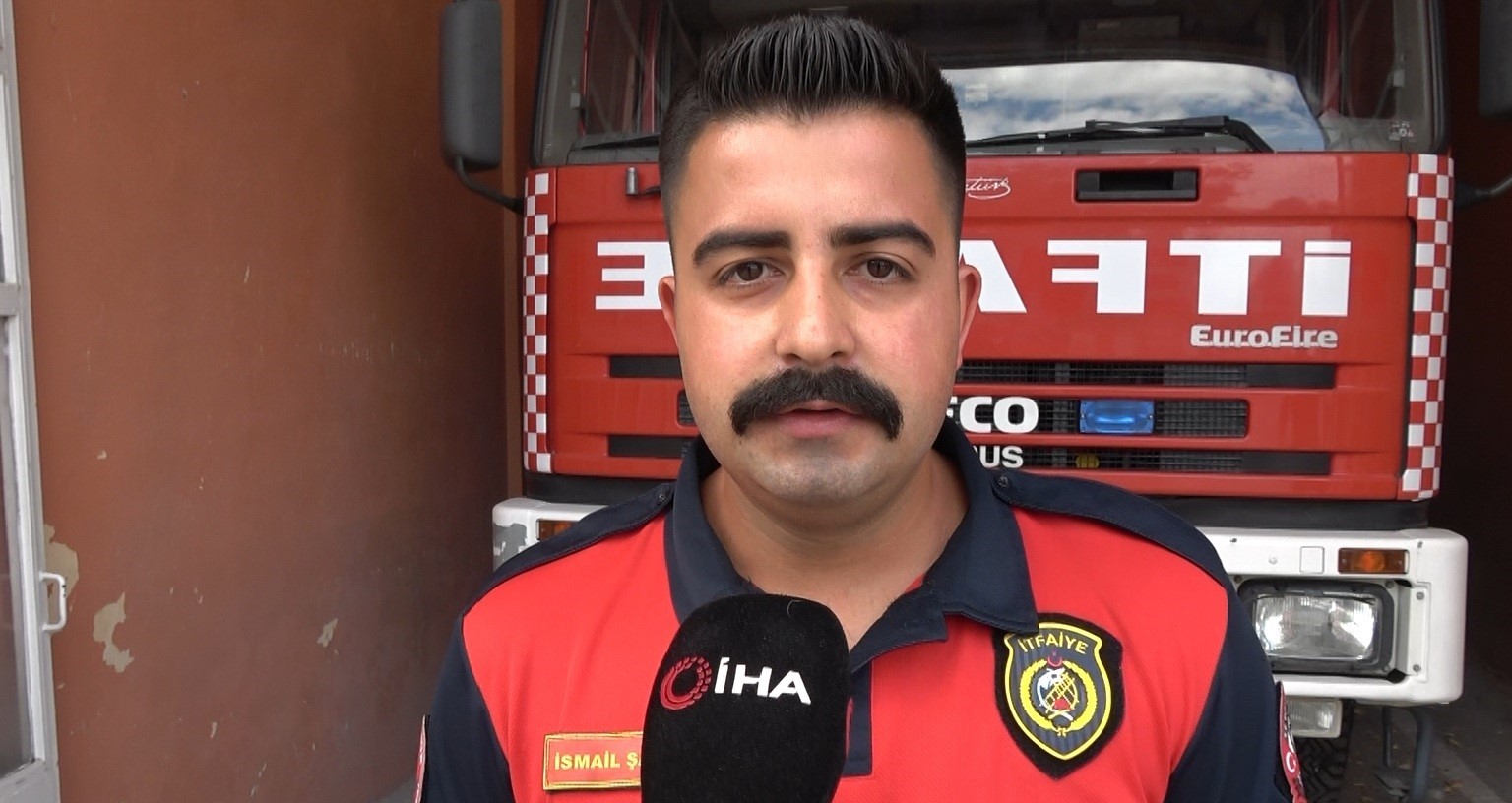 Burdur’da hayat kurtaran not: Aracın motor kısmına giren yavru kedi kurtarıldı