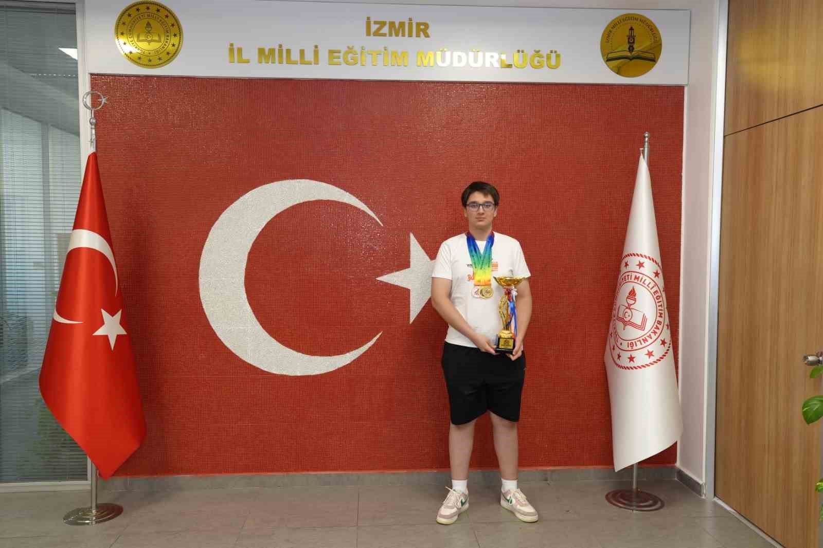 Singapur’dan İzmir’e dünya ikinciliği gururu