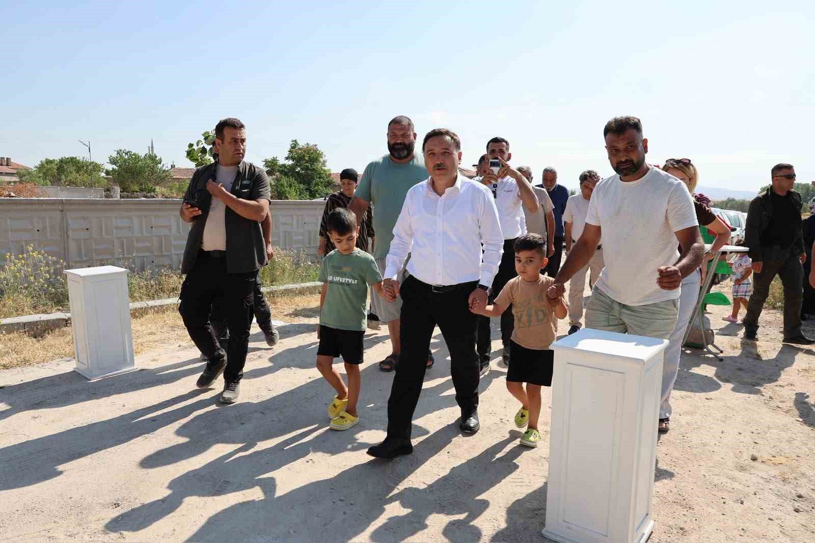 Vali Çiçek; Elmalı mahallesi sakinleriyle buluştu