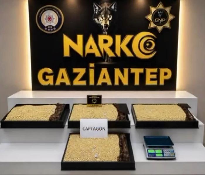 Gaziantep’te sanayi tipi mutfak araçlarına gizlenmiş 400 bin Captagon hap ele geçirildi