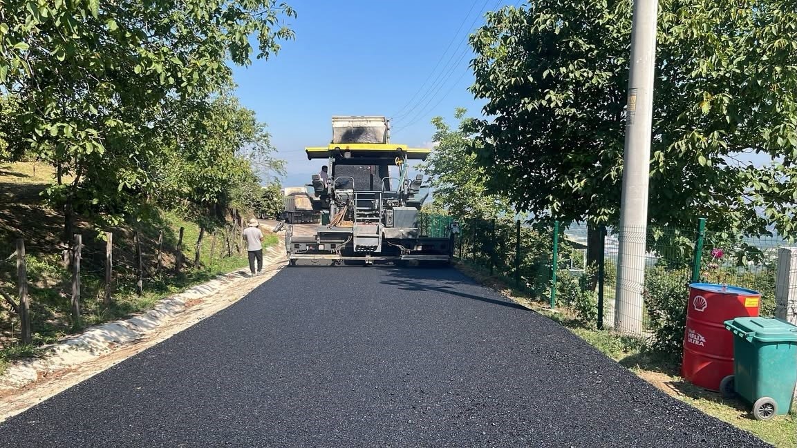 Kavakbıçkı köyünde sıcak asfalt çalışması