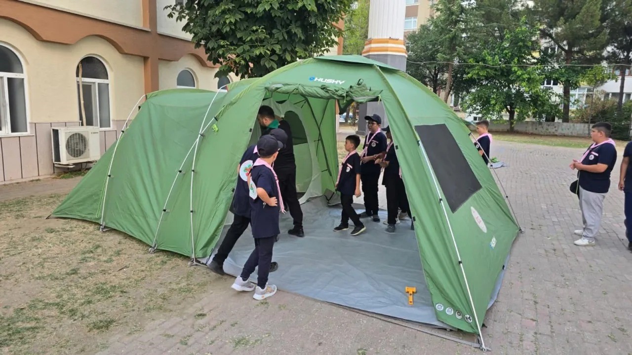 Boyabat’ta genç izcilere uygulamalı kampçılık eğitimi