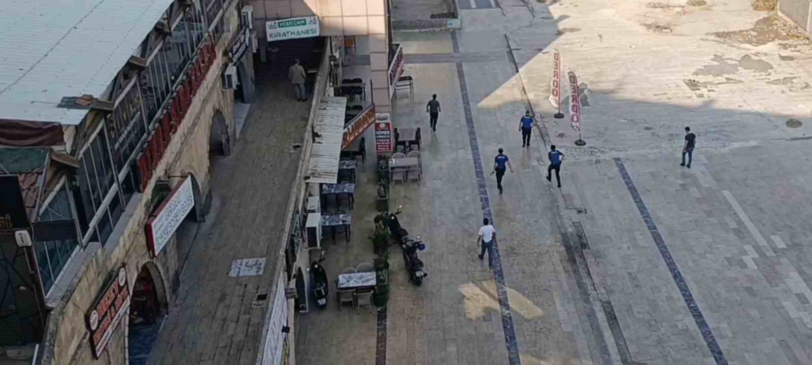 Şanlıurfa’da polis aracının camını bıçakla kırıp ekiplere saldırdı