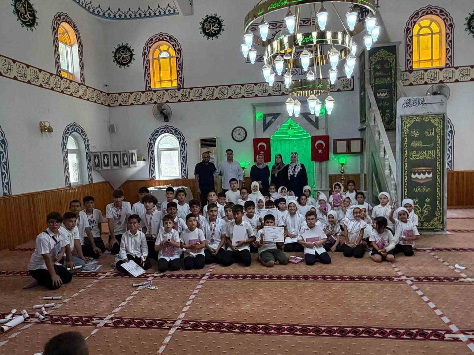 Burhaniye’ de çocukların hatim sevinci