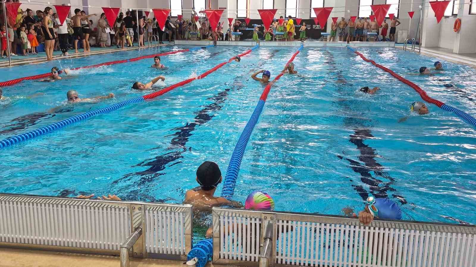 İki ayda 200 öğrenci yüzme öğrendi