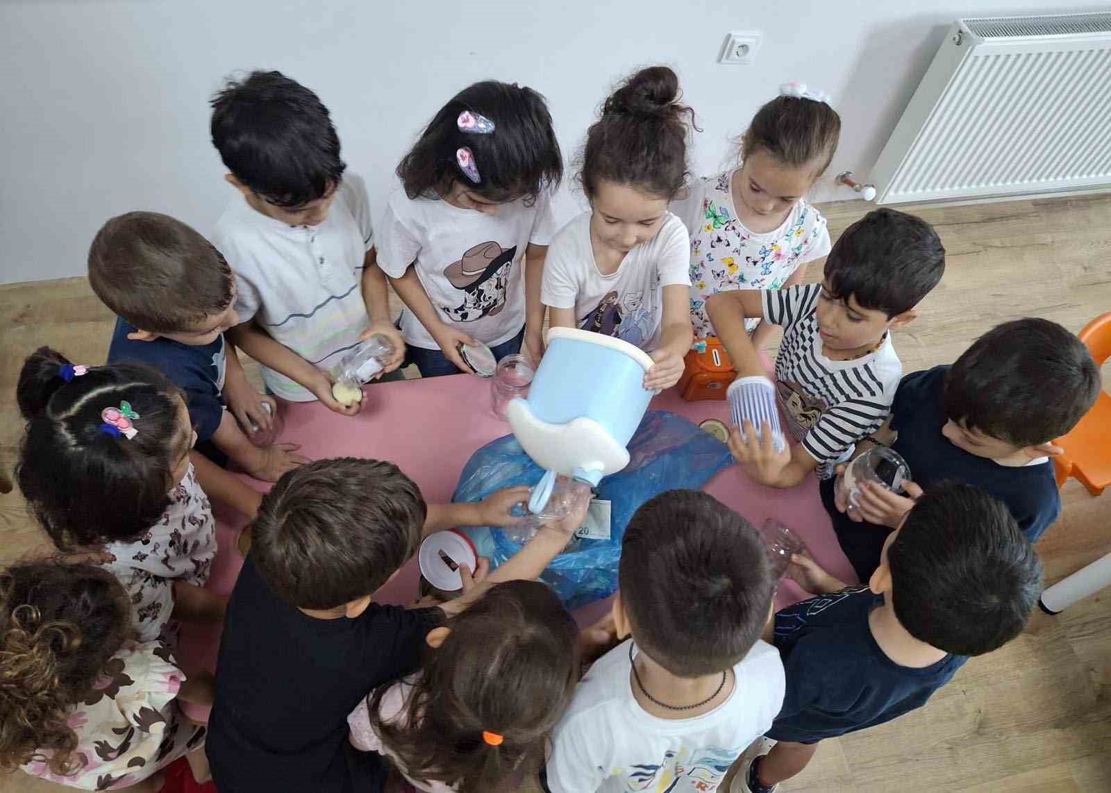 Kur’an kursu öğrencilerinden unutulmayacak bağış