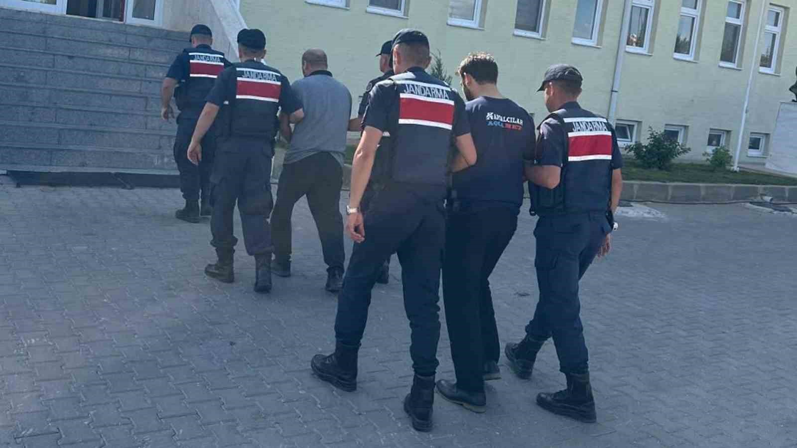 Köpeklerin kavgasına sinirlendi, çobanı öldürdü: Baba ile oğlu tutuklandı