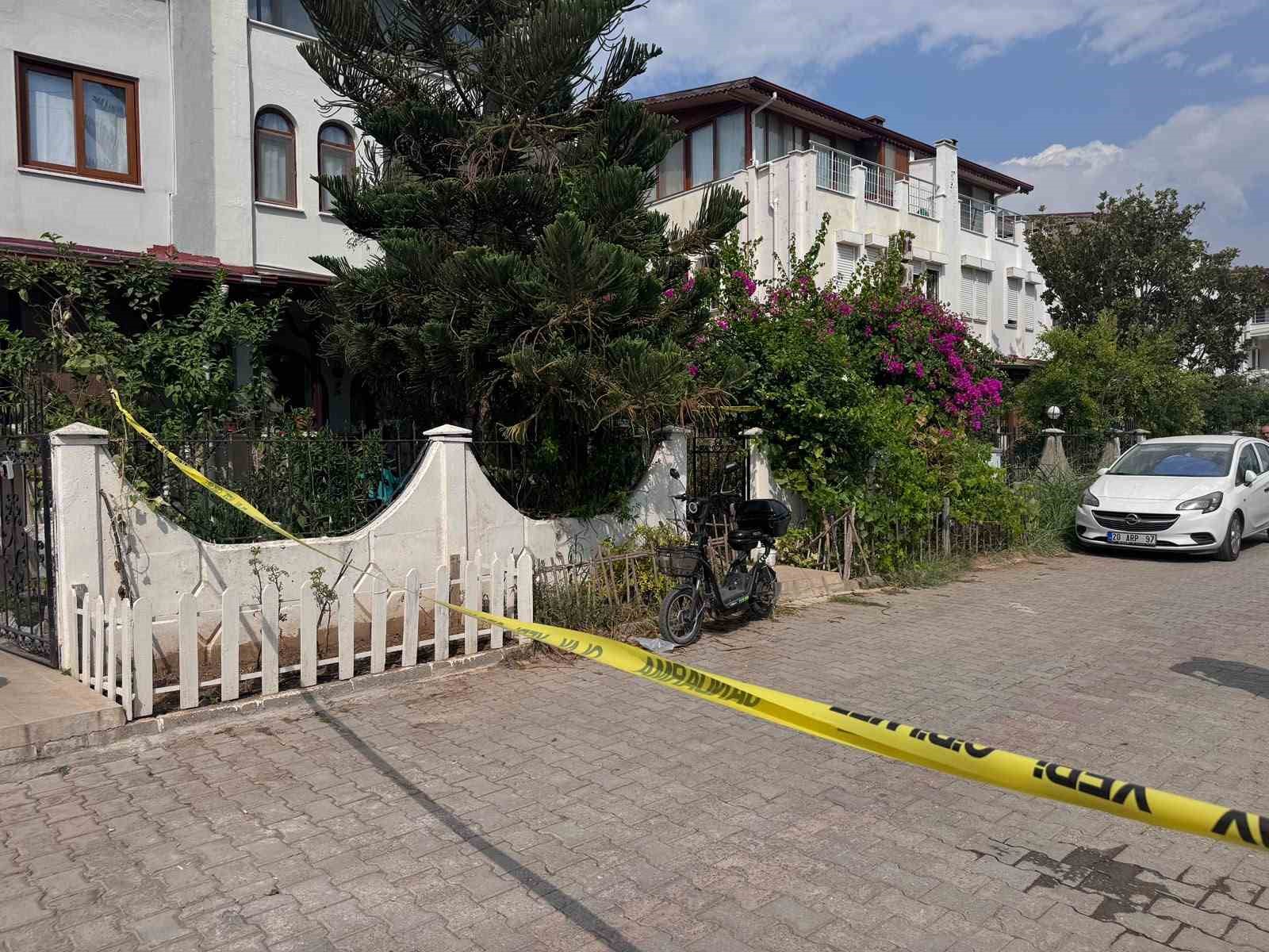 Önce annesini öldürdü ardından kendisini vurdu