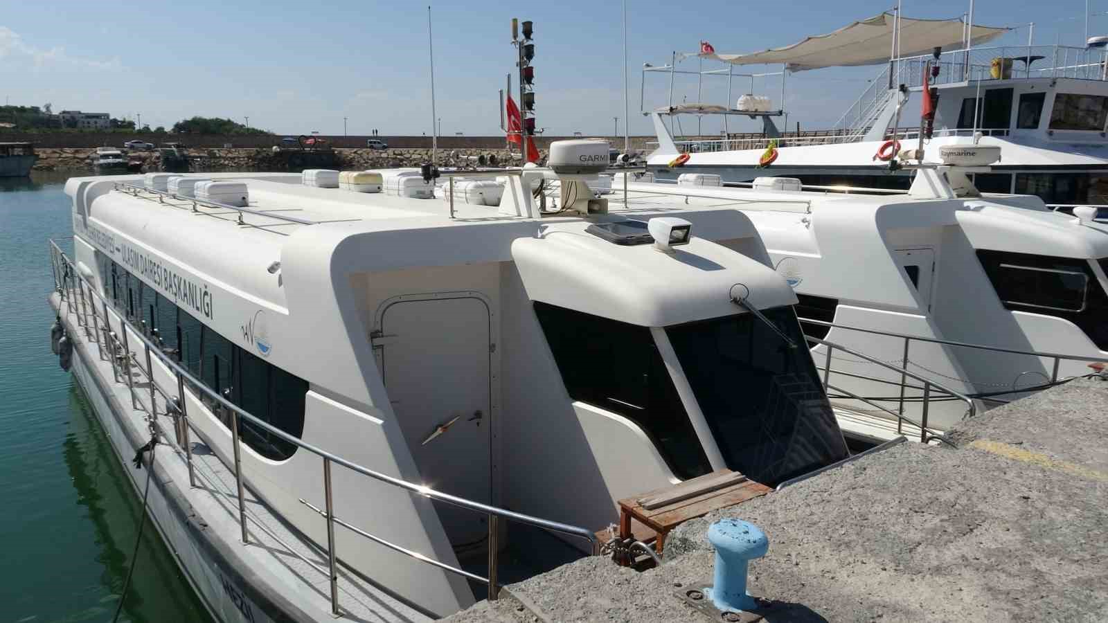 Van Büyükşehir Belediyesi’nin deniz otobüsleri bu yaz da çalışmadı