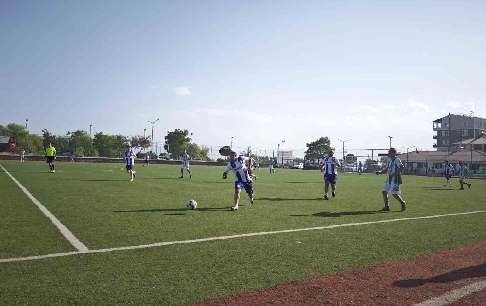 Ahlat’ta 40 yaş üstü şöhretler futbol turnuvası