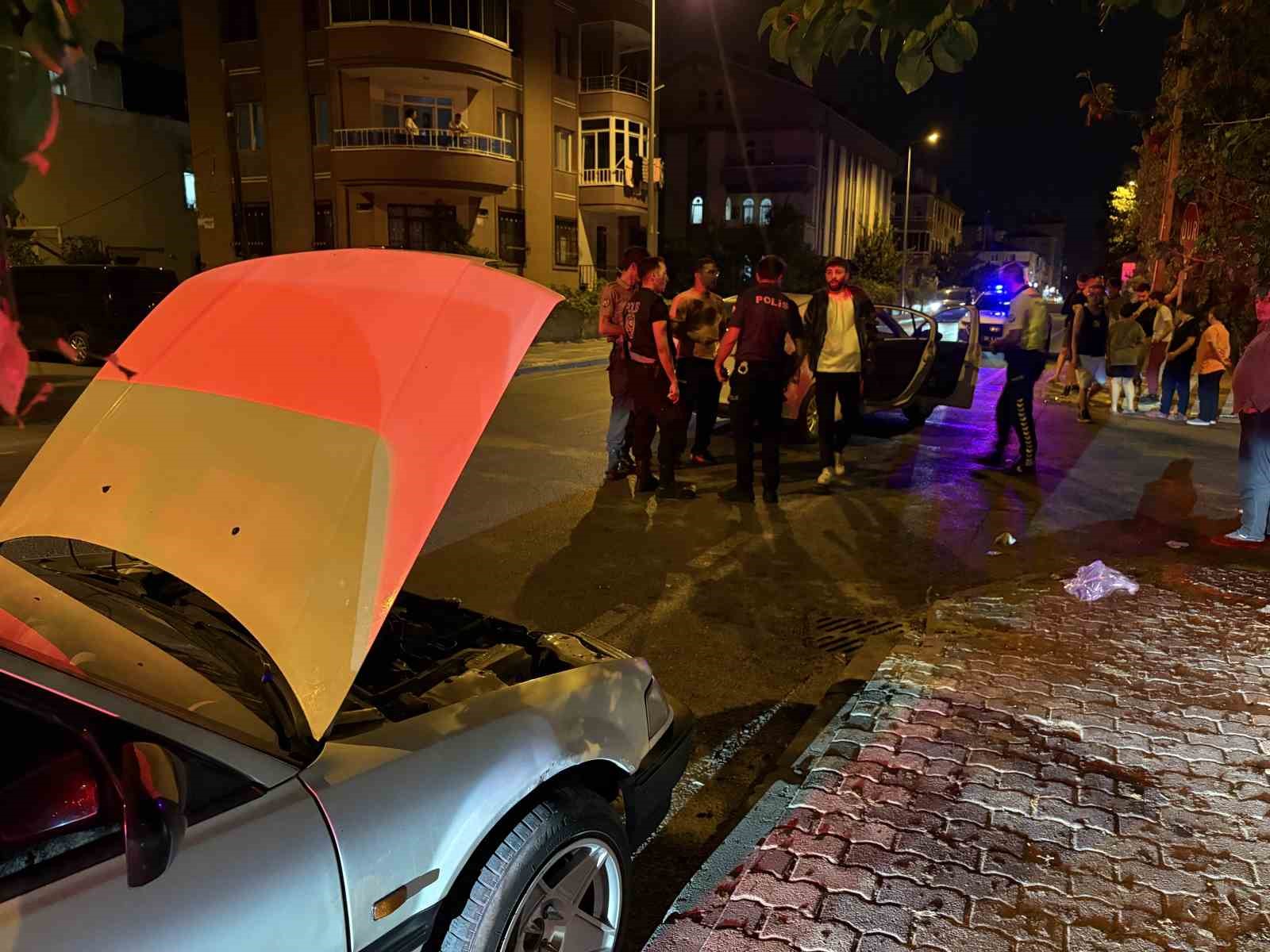 Otomobillerin çarpıştığı kazada sürücülerden biri firar etti: 1’i çocuk, 2 yaralı