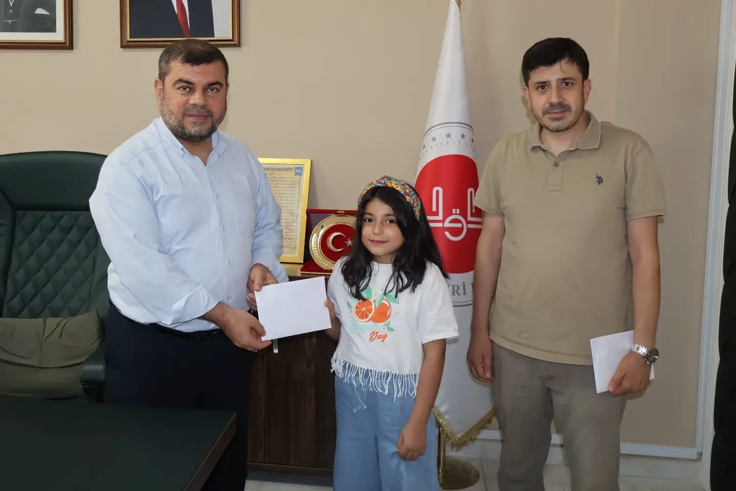 Hatay’da "Yaz Kur’an Kursu Hikâyem" yarışmasında dereceye giren öğrenciler ödüllendirildi