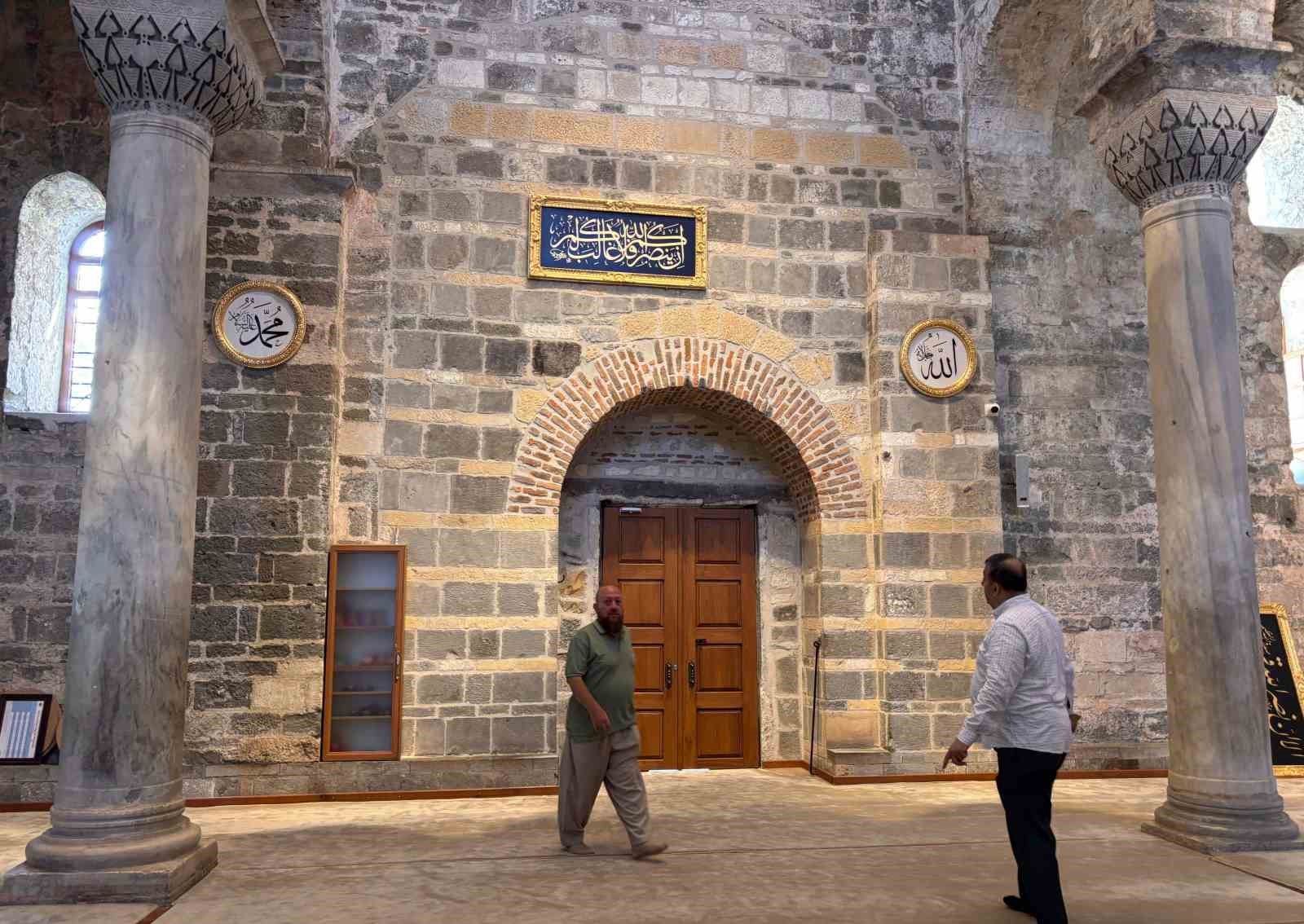Trabzon Ayasofya hat yazıları ile bezendi