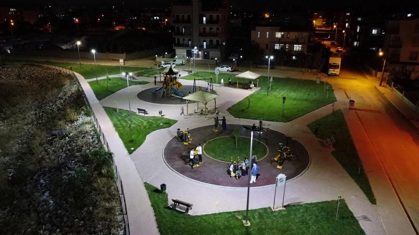 Kepez’de 100’ün üzerinde park aydınlatıldı