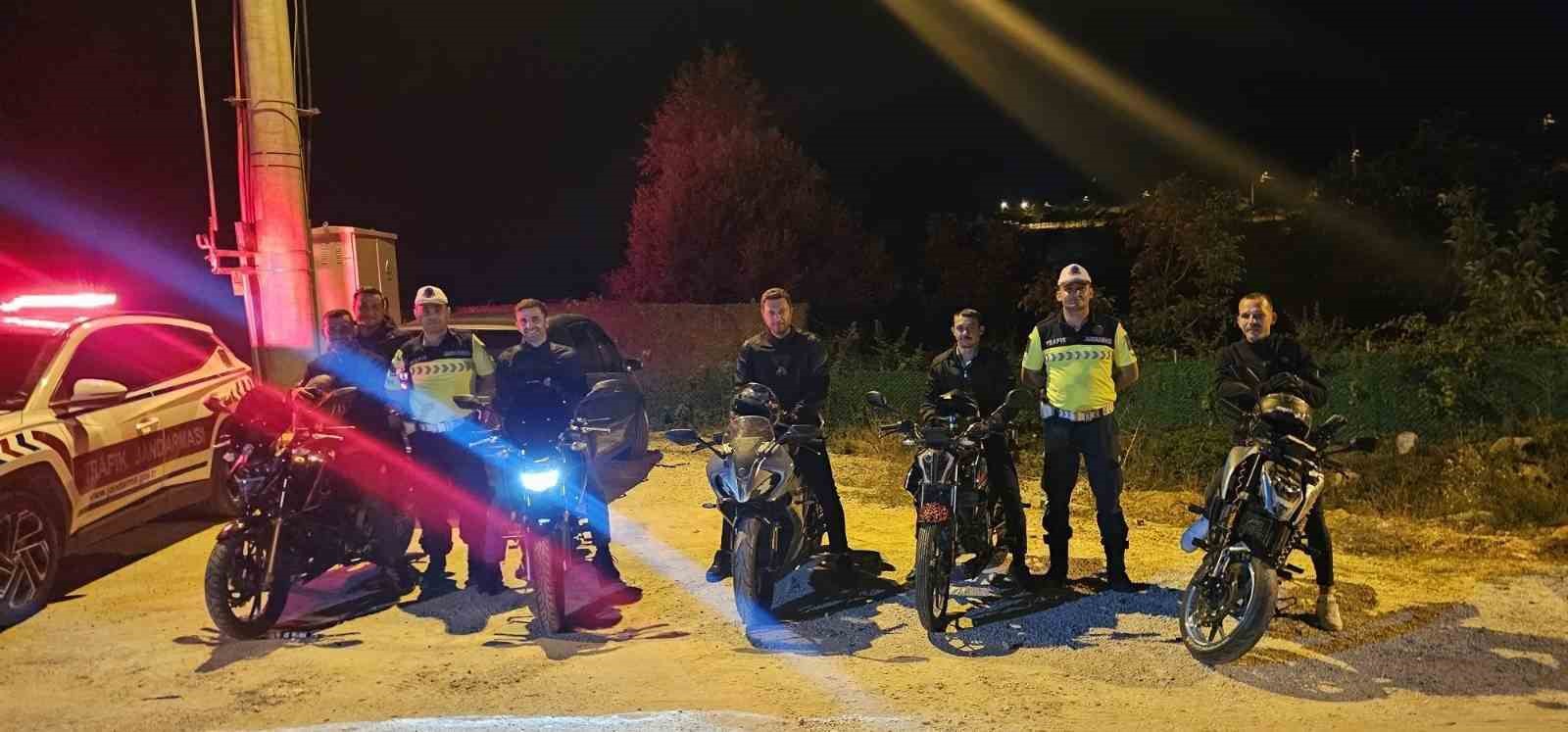 Bilecik’te motosiklet sürücülerine güvenli sürüş eğitimi