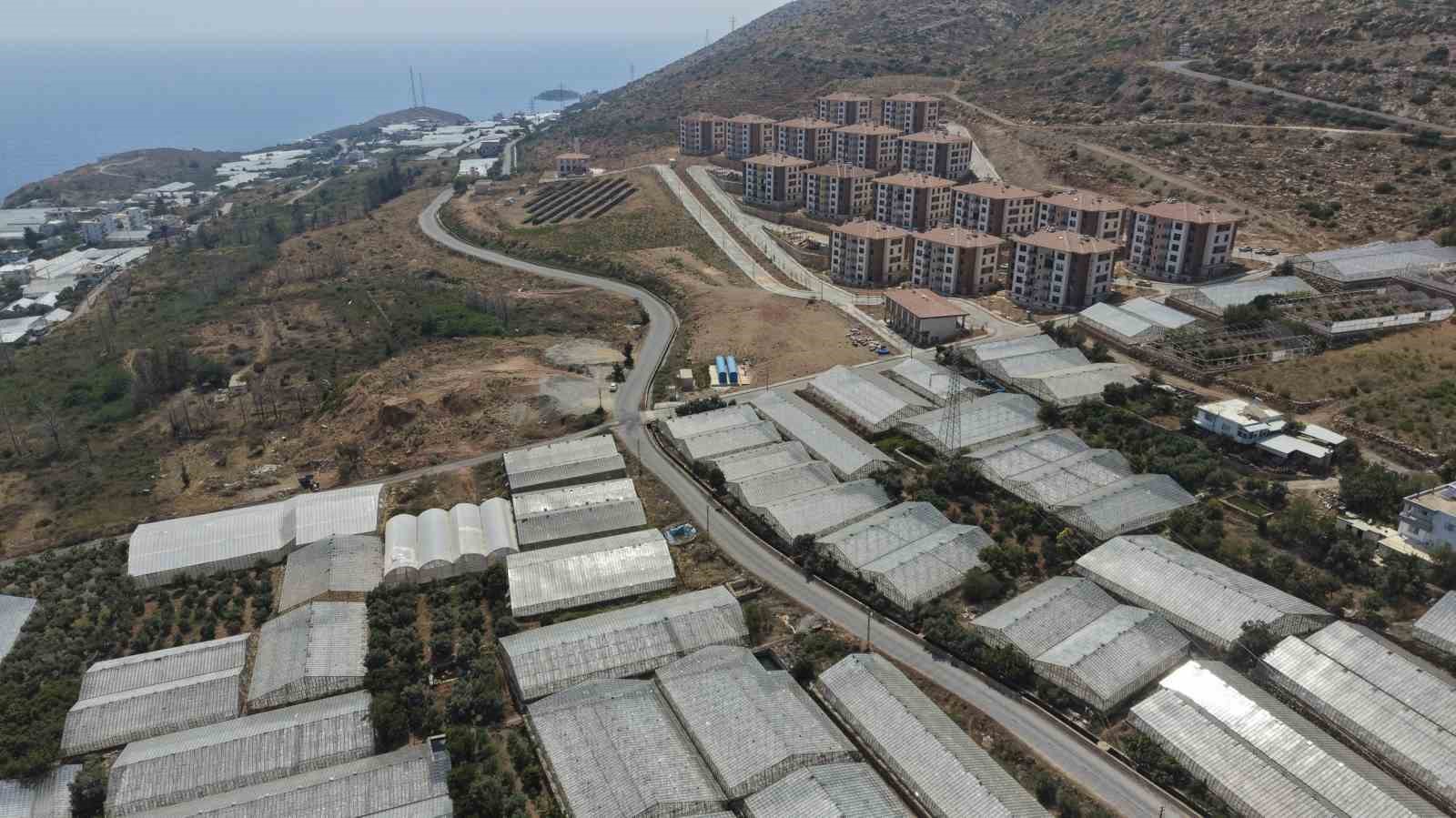 Aydıncık’ta bozulan yol yenilendi, ulaşım rahatladı