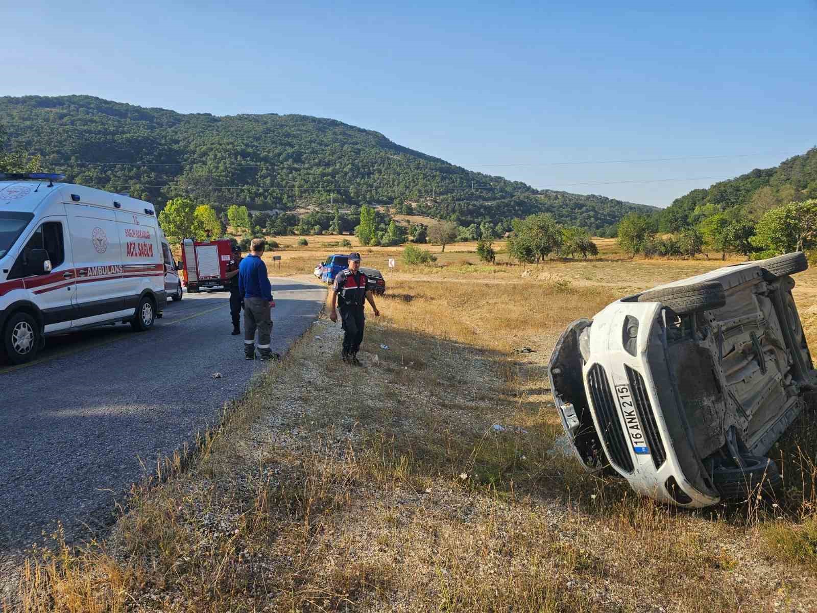Bilecik’te otomobil yan yattı: 5 kişi yaralandı