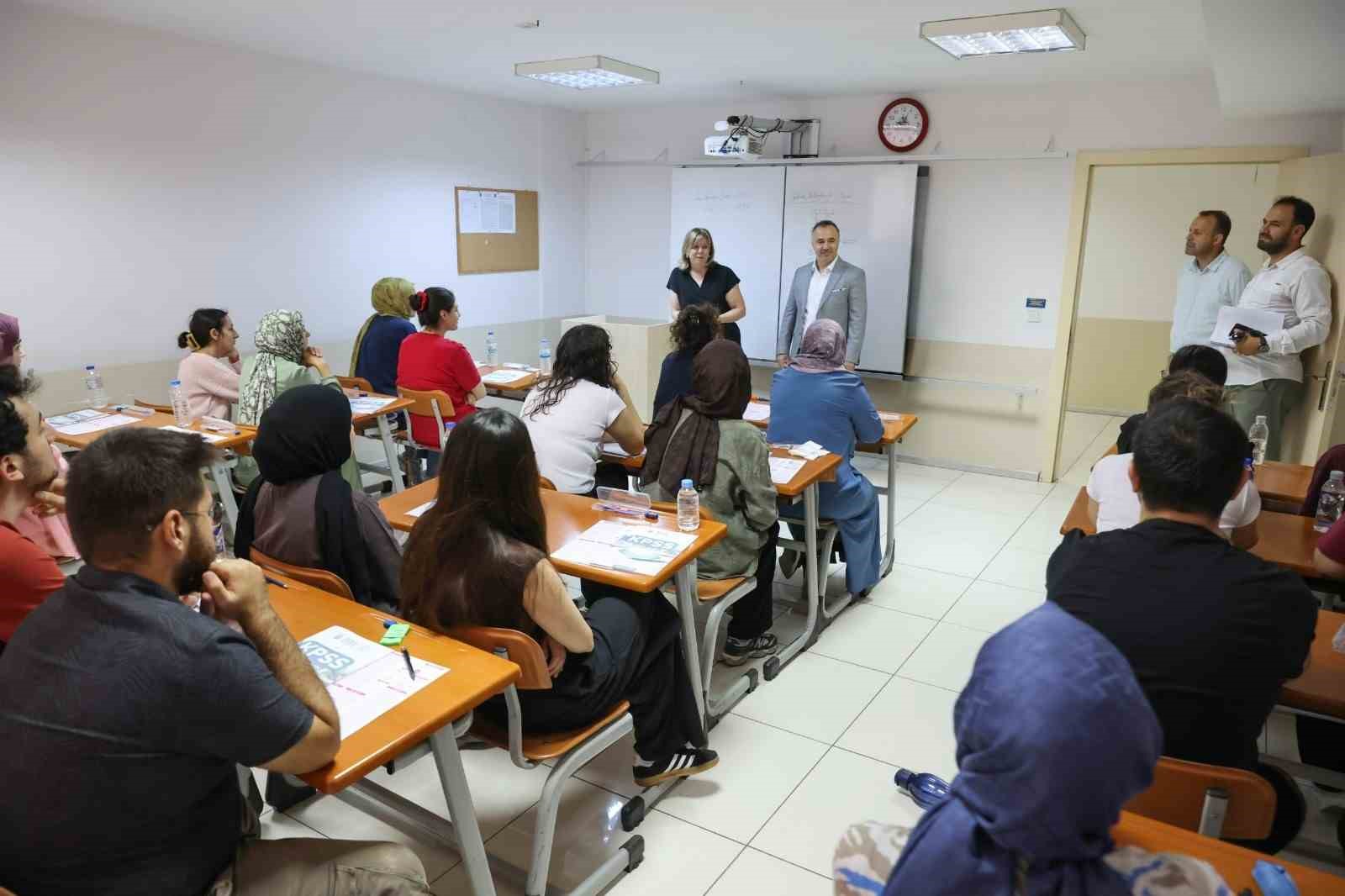 Büyükşehir’den memur adaylarına KPSS provası