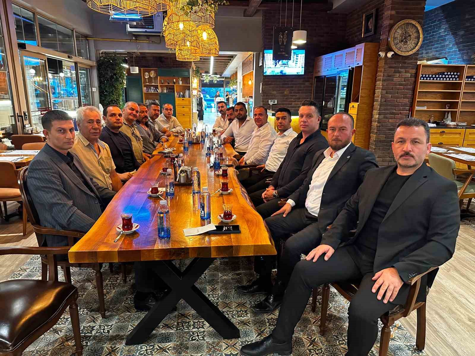Ülkü Ocakları’nın geçmiş dönem il başkanları yemekte buluştu
