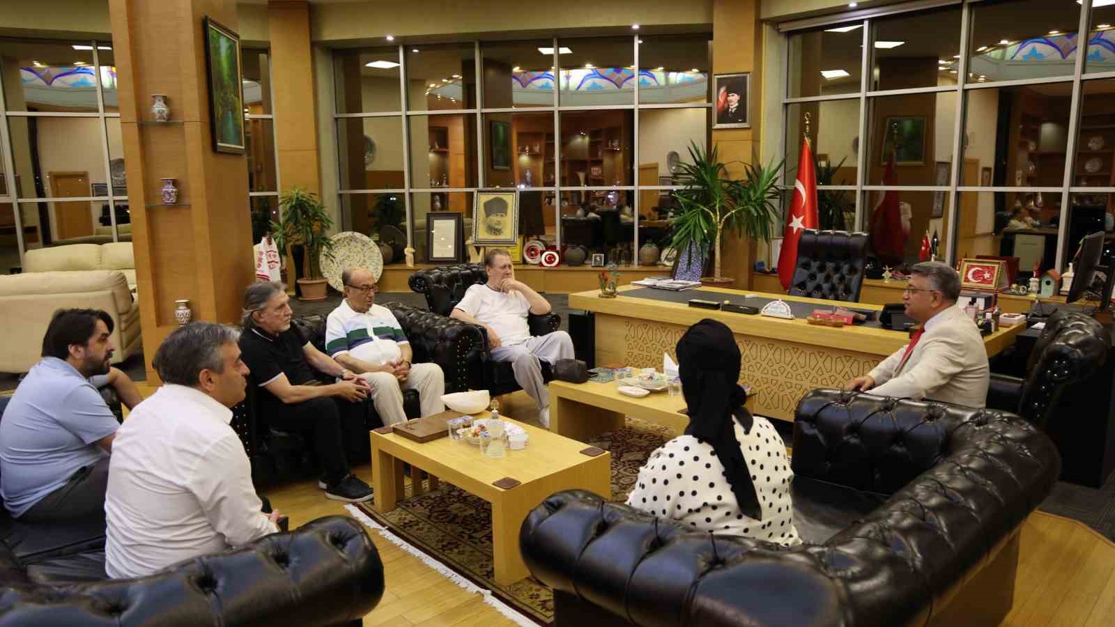 Ahmet Özhan’dan DPÜ’ye ziyaret: Kütahya’nın Mevlevî ve tasavvufî ruhu konuşuldu