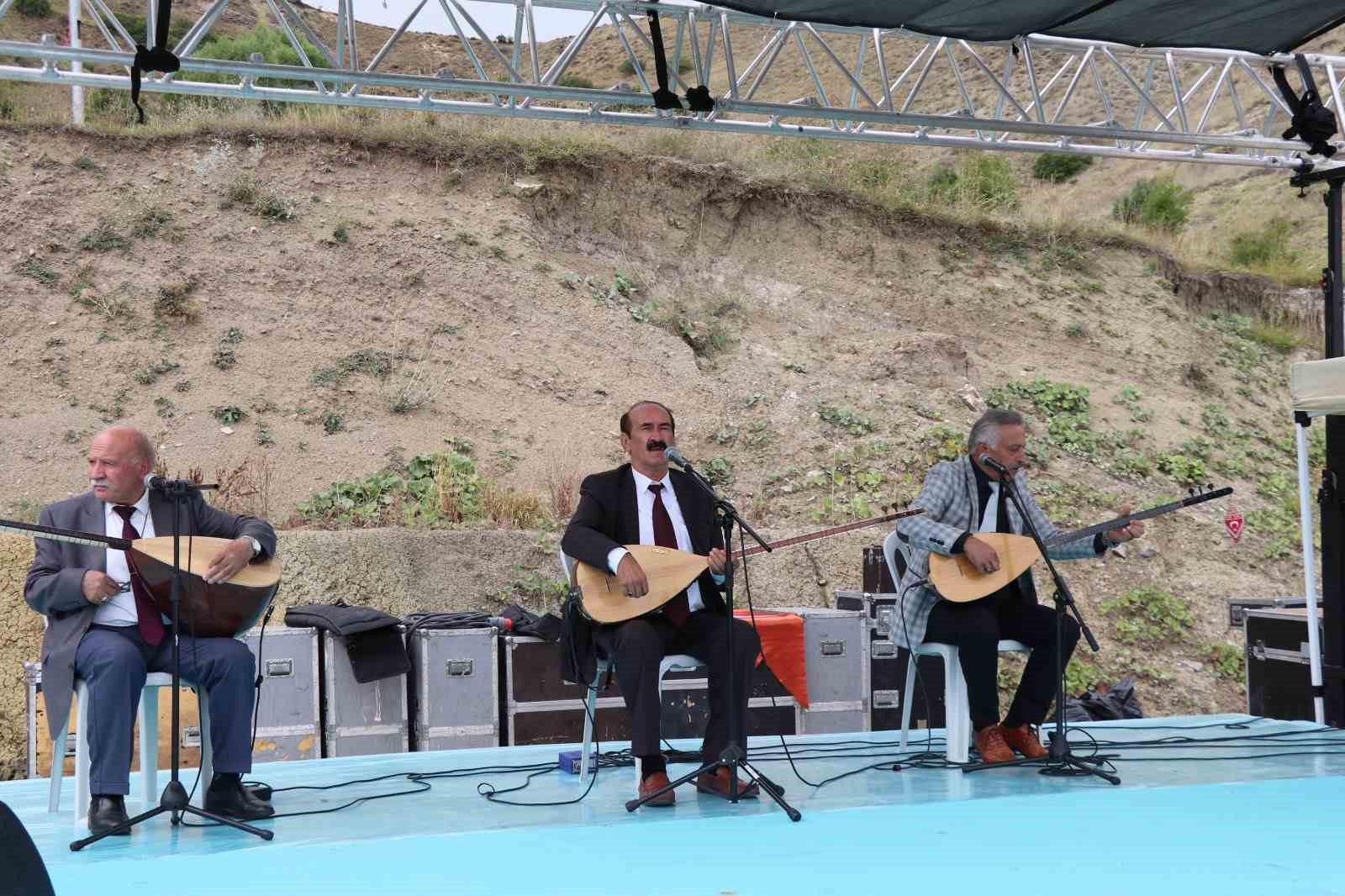 Âşık Sümmani, memleketi Narman Samikale’de yad edildi