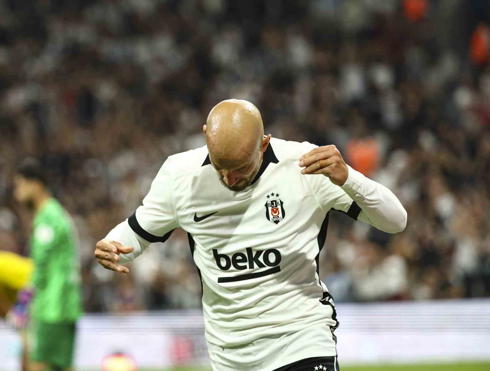Trendyol Süper Lig: Beşiktaş: 1 - Eyüpspor: 0 (İlk yarı)