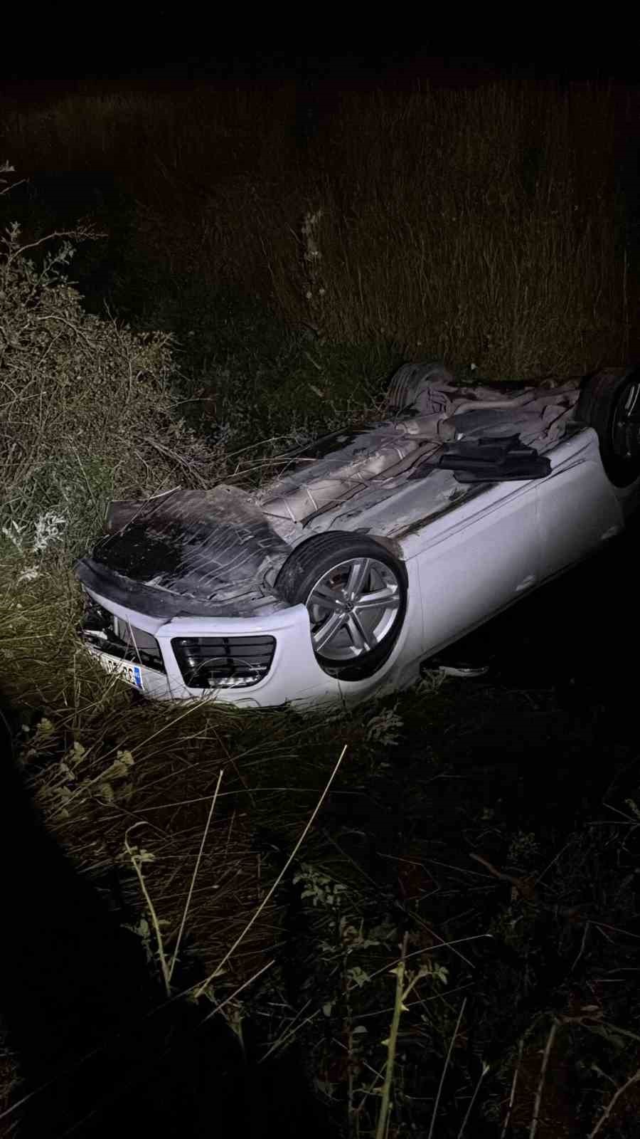 Çamardı’da otomobil şarampole devrildi: 2 yaralı