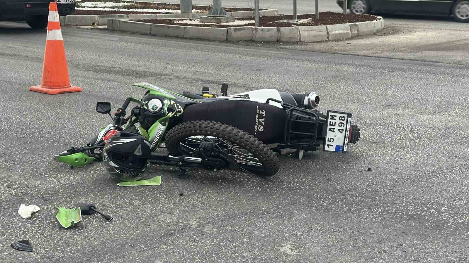 Burdur’da otomobil ile çarpışan motosikletin sürücüsü ağır yaralandı