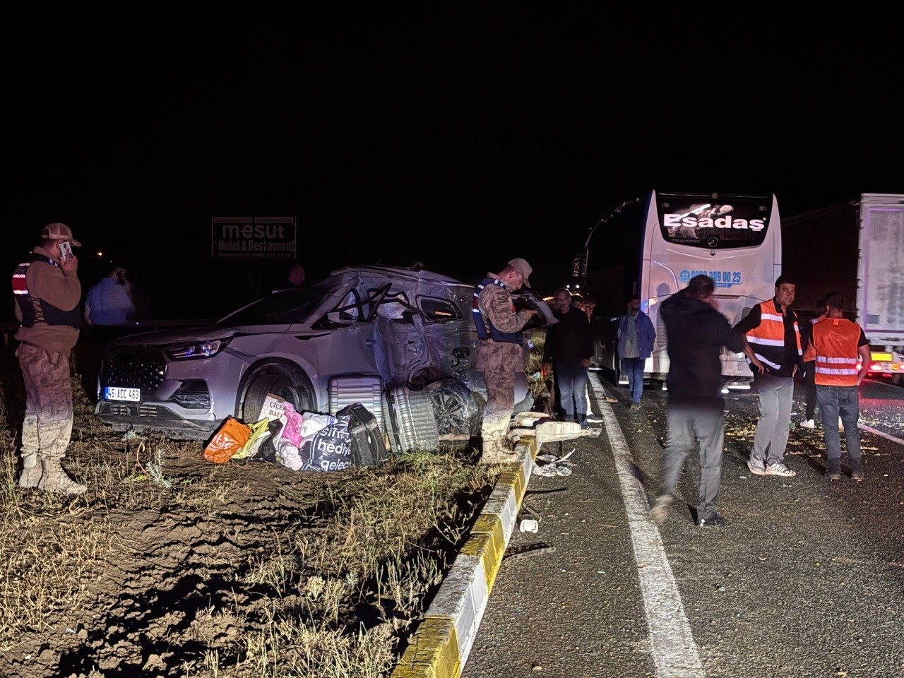 Erzincan’da yolcu otobüsü ile SUV tipi araç çarpıştı: 1’i ağır 7 yaralı