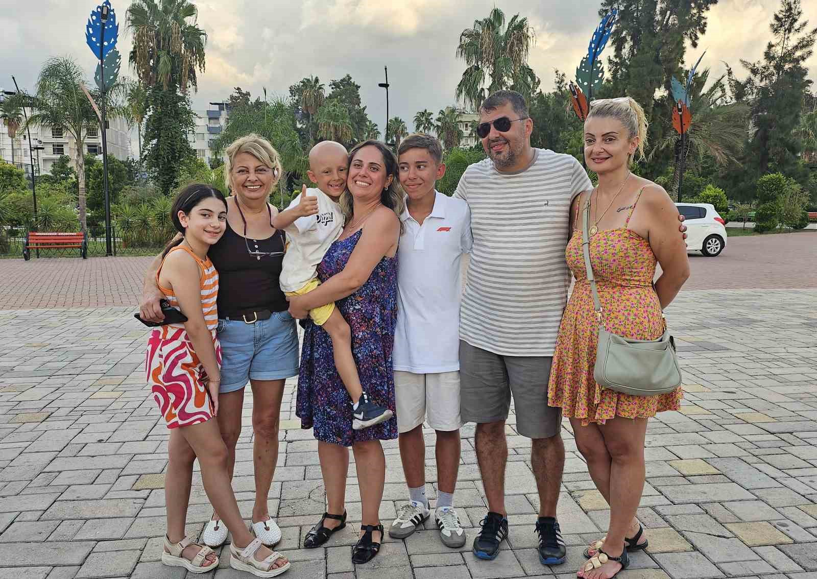 7 yaşındaki çocuk, kuzeninin üstüne düşmesiyle öğrendikleri kanseri yendi