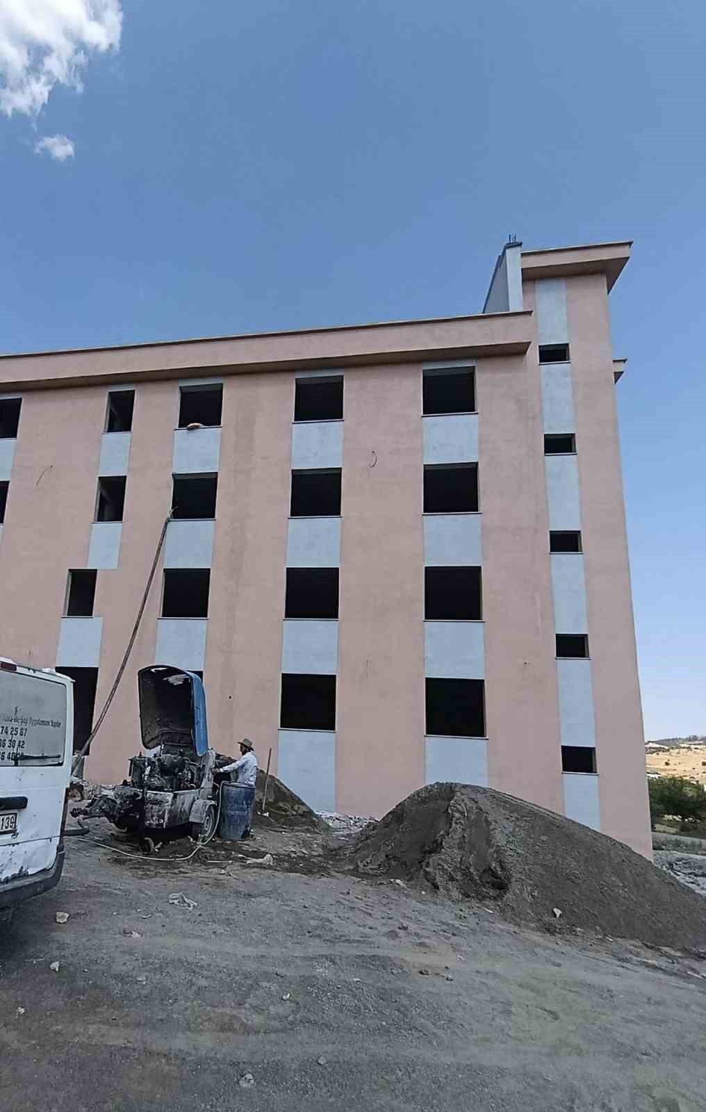 Köylüler imece usulu ile Kur’an kursu işçiliğinin bir bölümünü ücretsiz yaptı