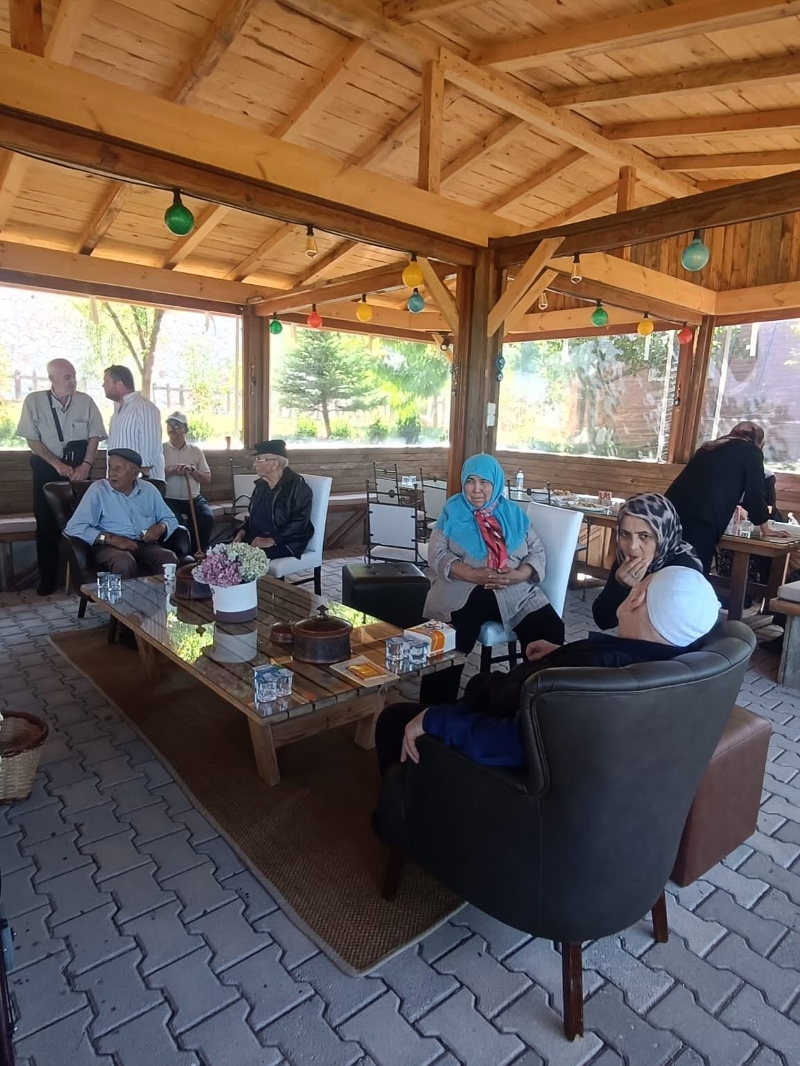 Huzurevi sakinleri lavanta bahçesinde doğayla buluştu
