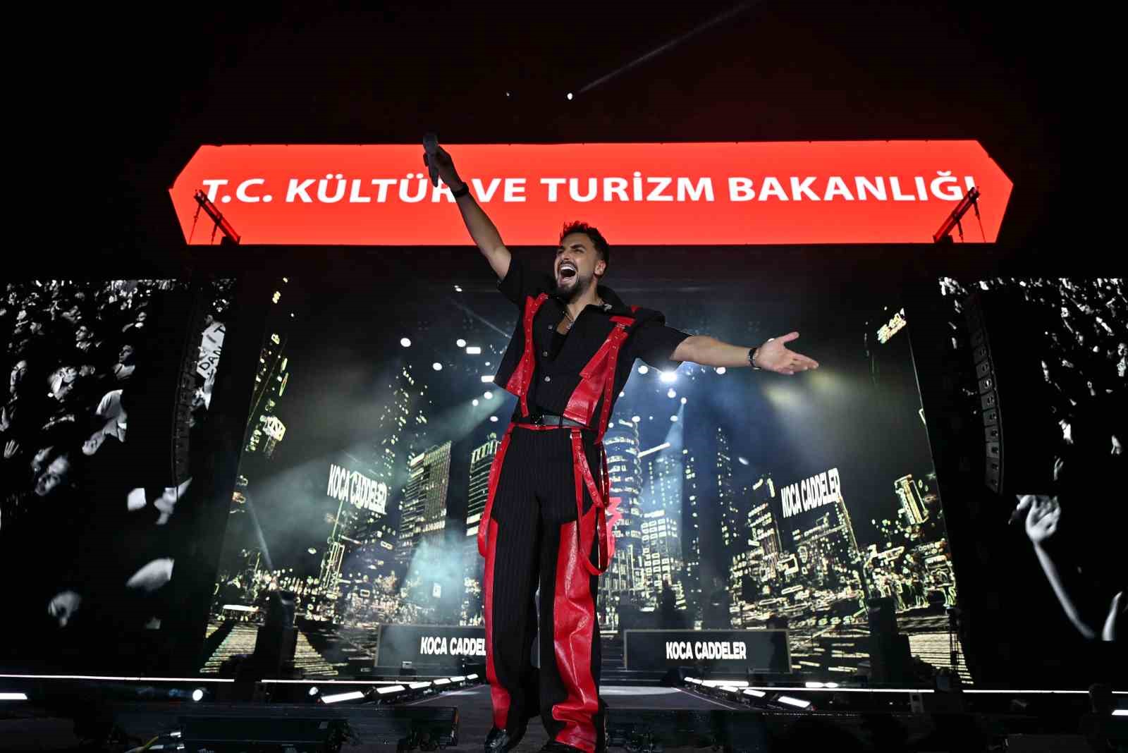 Sefo’nun şarkıları Erzurum’da yankılandı