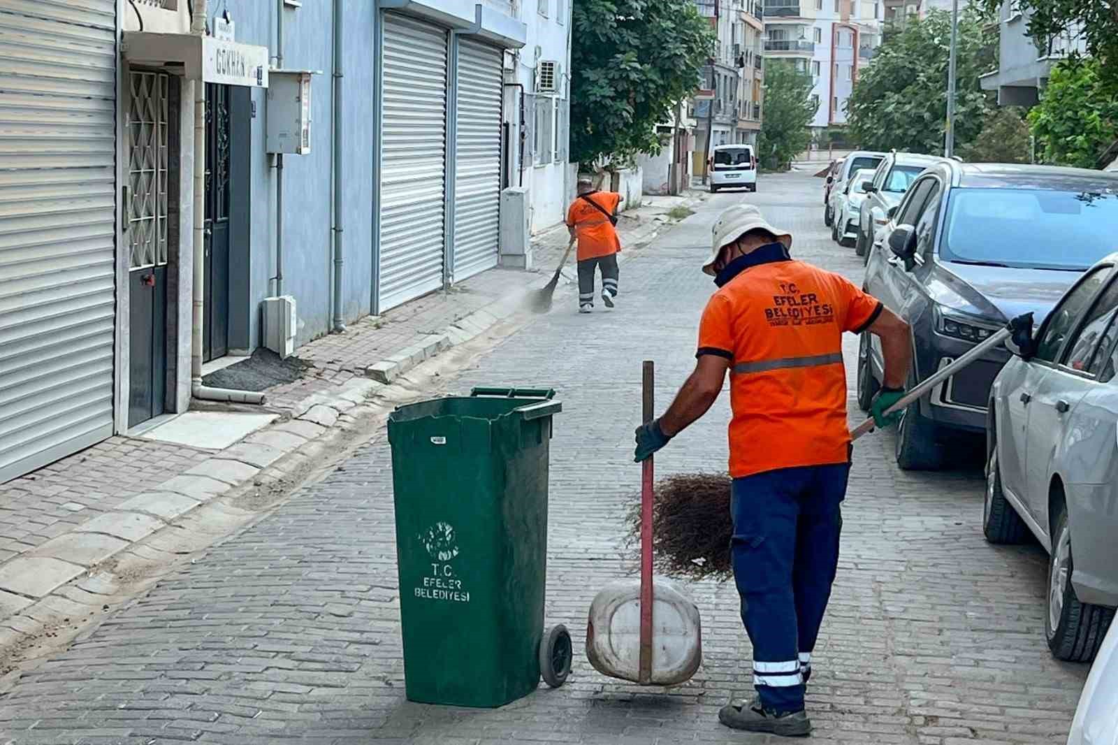 Efeler’de temizlik çalışmaları sürüyor
