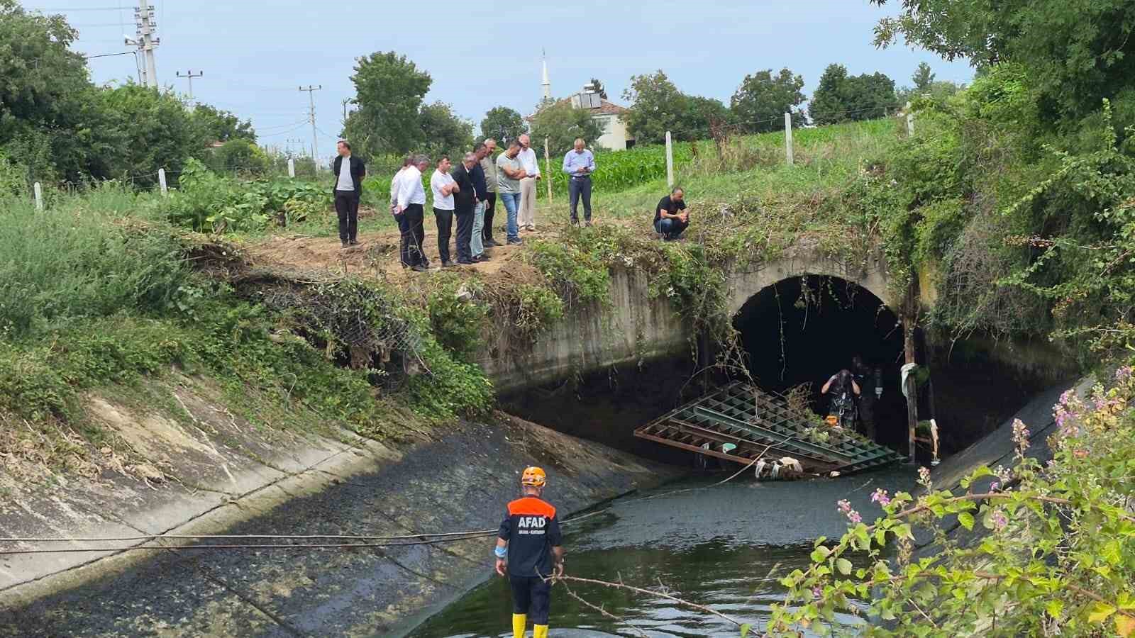 Bafra’da otomobil sulama kanalına düştü: 1 kayıp, 1 yaralı