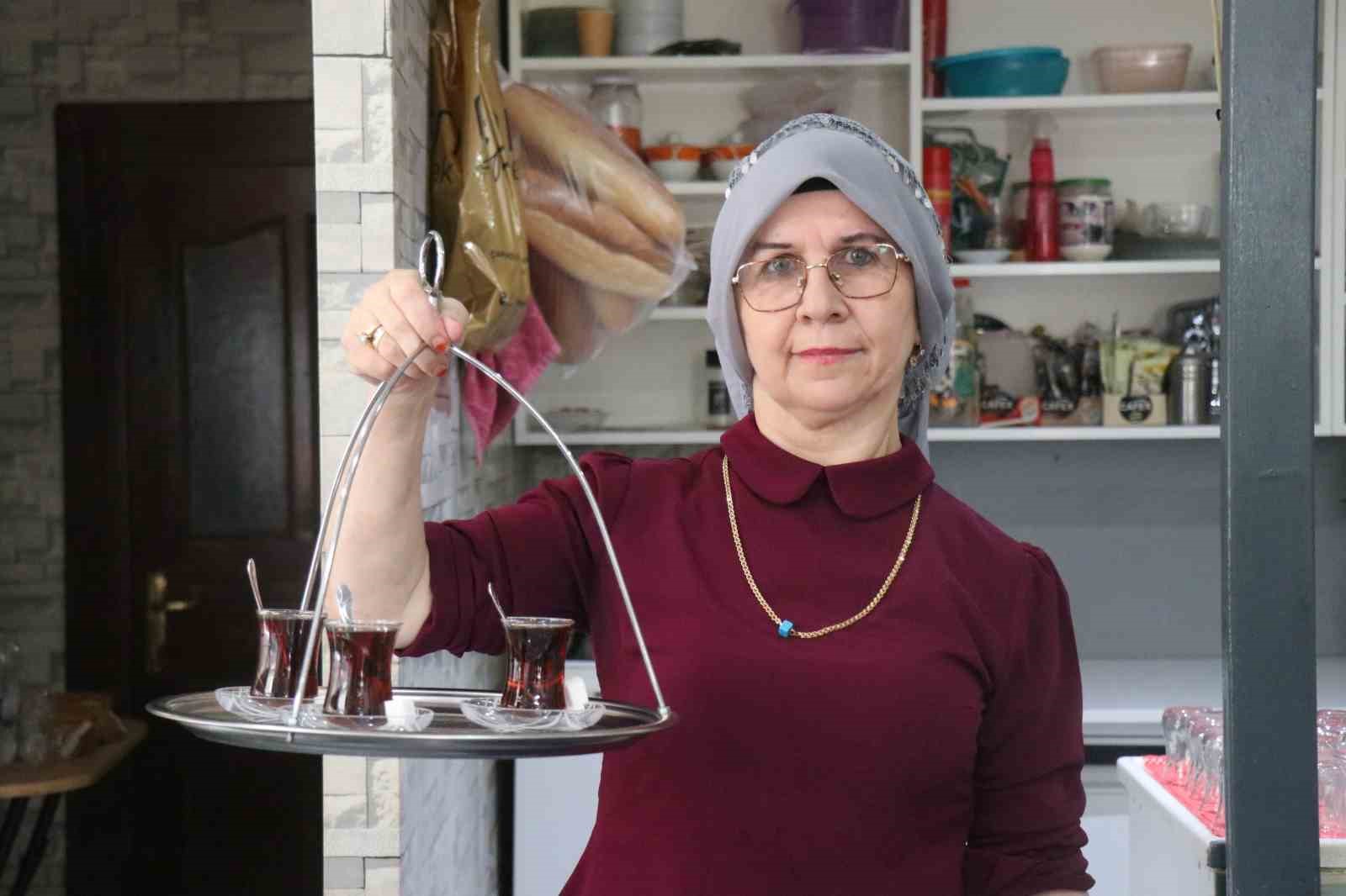 Önyargıları çay bardağında eritti: 5 çocuk annesi kıraathane işleterek aile geçindiriyor