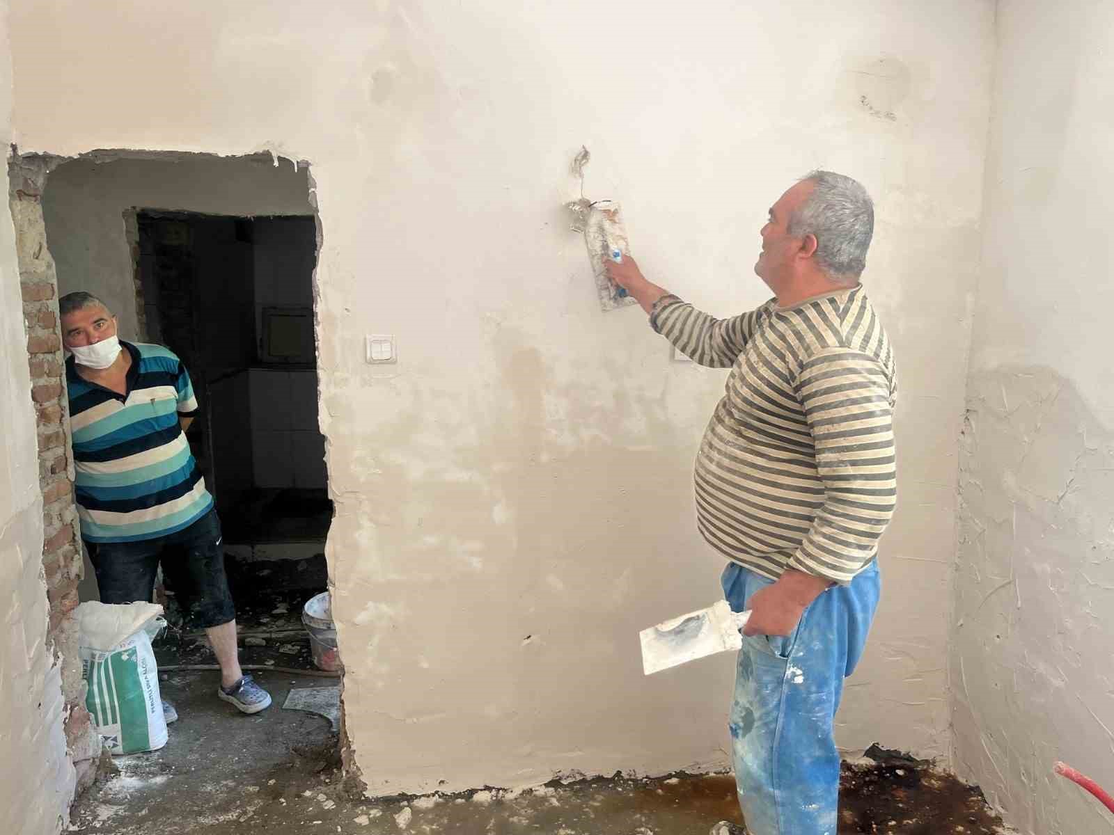Başkan Başdeğirmen’den, talepte bulunan aileye sıva ve beton desteği