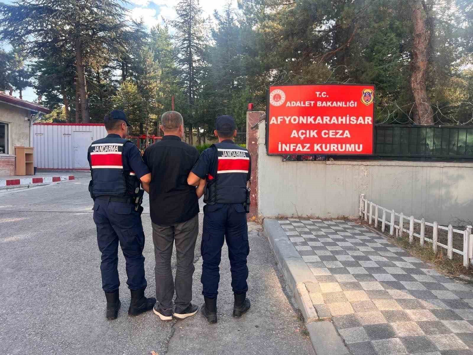 Jandarma çeşitli suçlardan aranan 40 kişiyi yakaladı