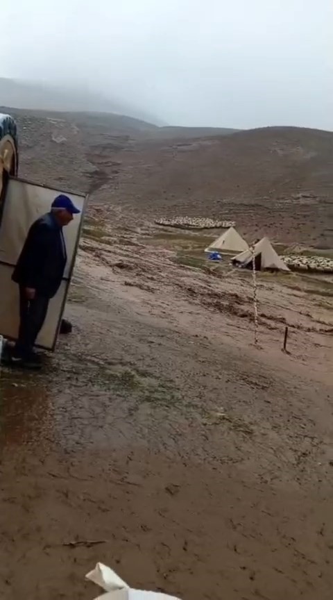Tunceli’de selin vurduğu yaylalarda üreticiler zor anlar yaşadı
