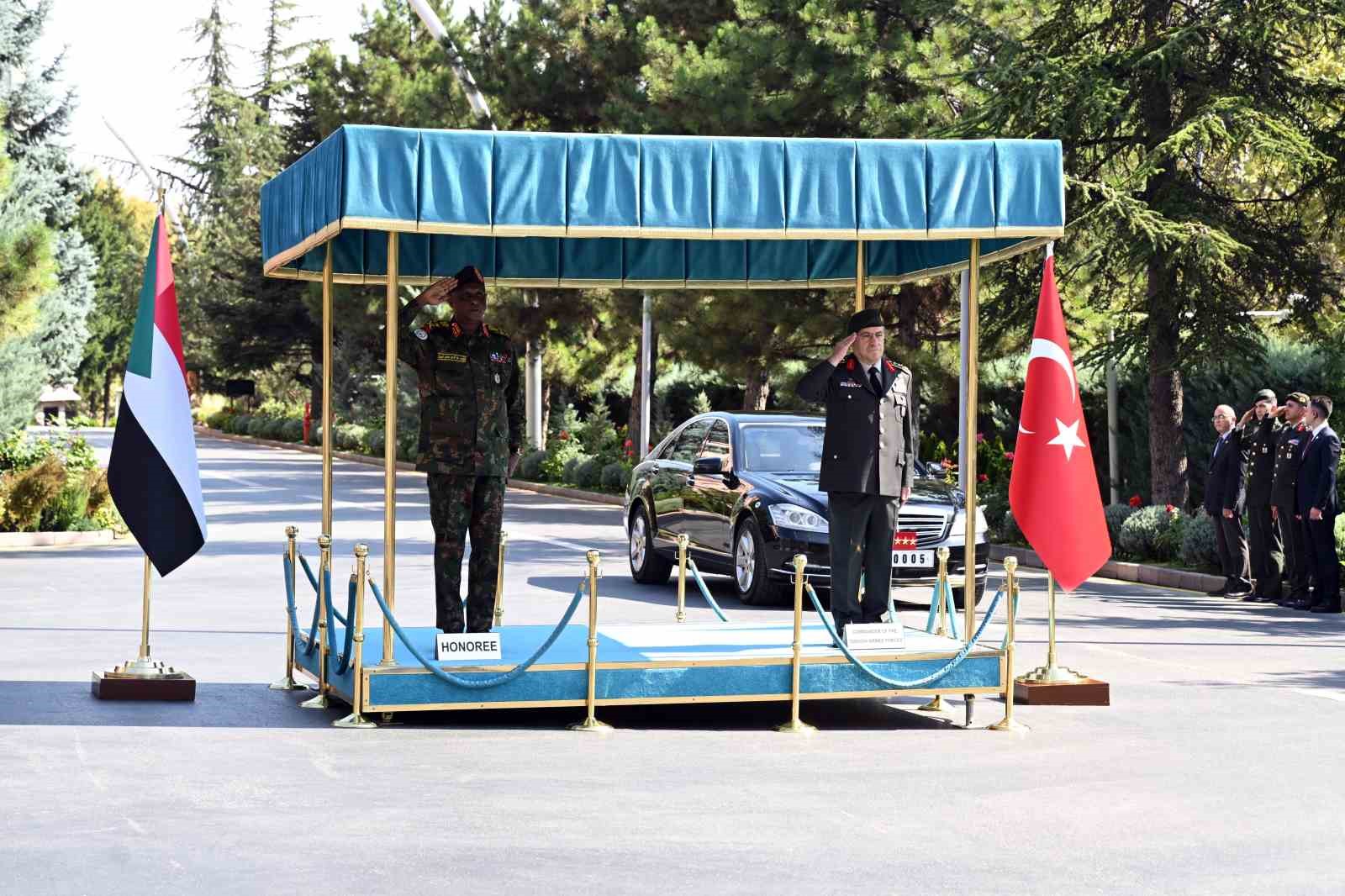 Genelkurmay Başkanı Bayraktaroğlu, Sudanlı mevkidaşı Elatta ile görüştü