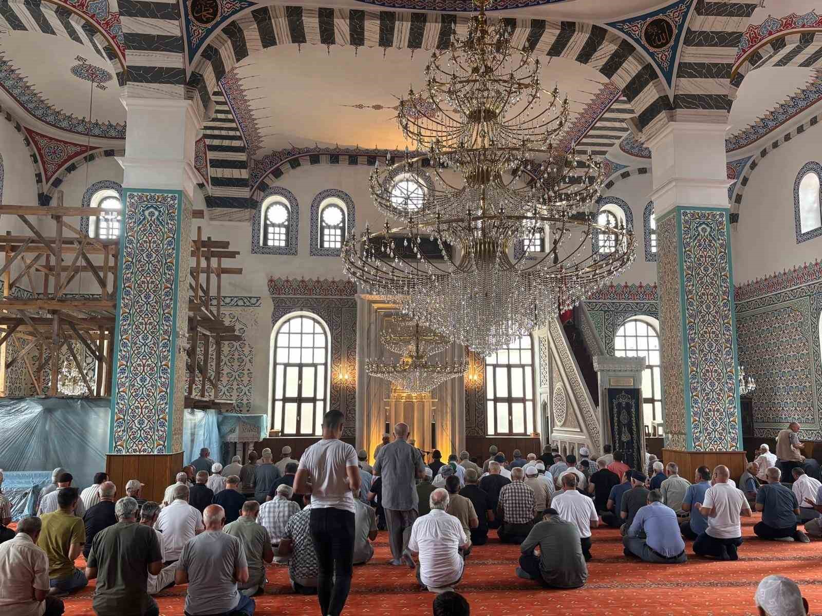 Depremde hayatını kaybedenler dualarla anıldı