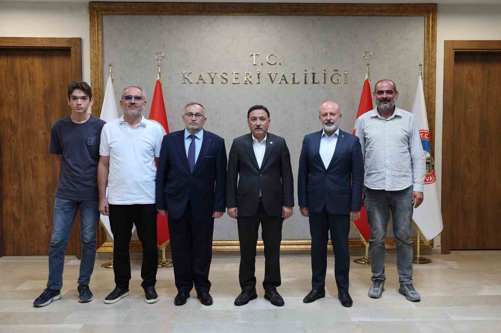 Valilikte iki protokol birden